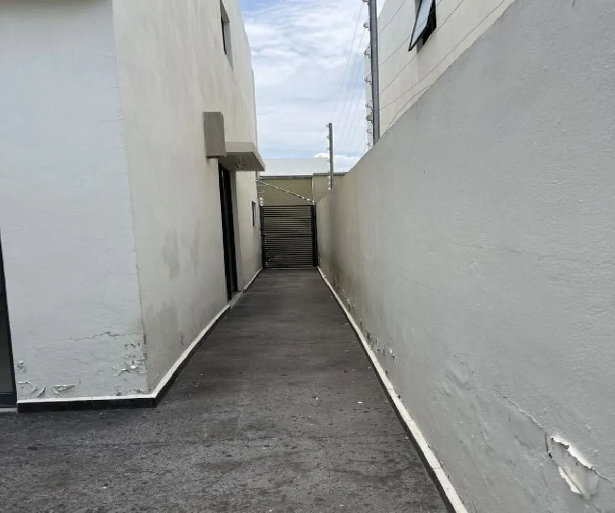 Casa En Venta,Avenida Adamar 1216, Tlajomulco de Zúñiga, Jalisco 45650, 3 Habitaciones,2 Baños,Avenida Adamar,1,pmV8Bws