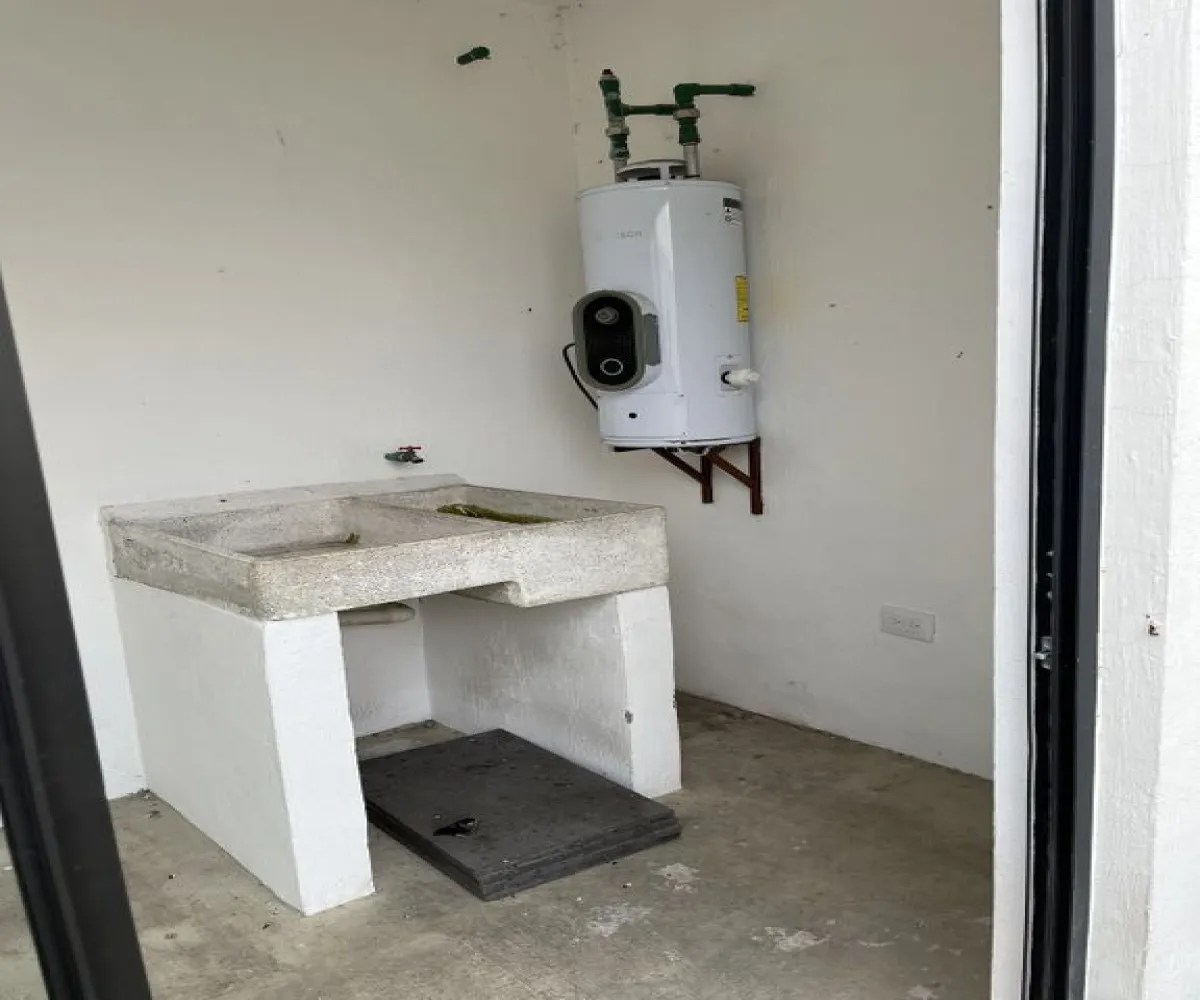 Casa En Venta,Avenida Adamar 1216, Tlajomulco de Zúñiga, Jalisco 45650, 3 Habitaciones,2 Baños,Avenida Adamar,1,pmV8Bws