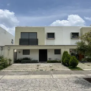 Casa En Venta,Avenida Adamar 1216, Tlajomulco de Zúñiga, Jalisco 45650, 3 Habitaciones,2 Baños,Avenida Adamar,1,pmV8Bws