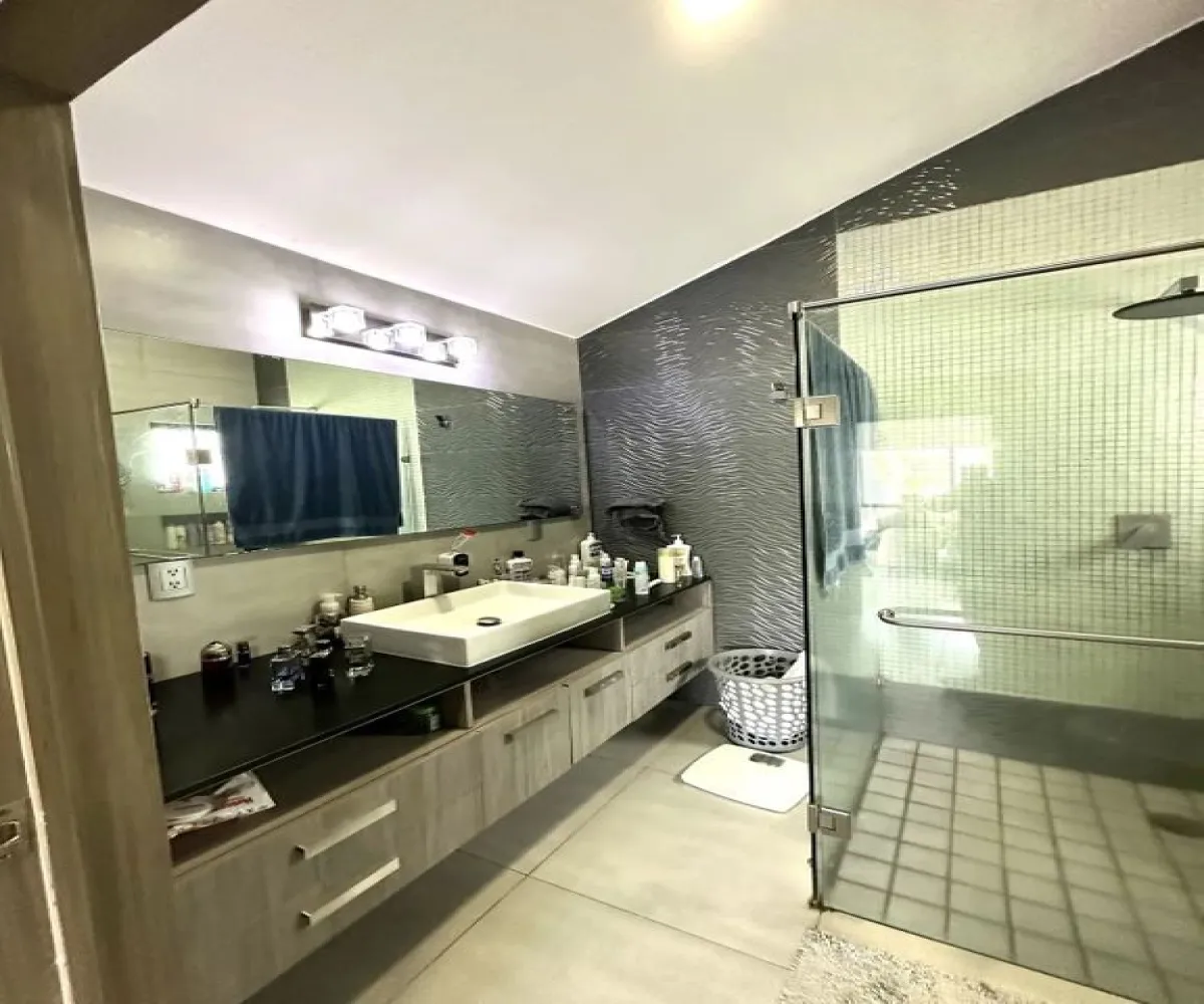 Casa En Venta,Jardín Real,Jardín del Crisantemo S/N, Zapopan, Jalisco 45136, 4 Habitaciones,3 Baños,Jardín del Crisantemo,1,ptrVuCK