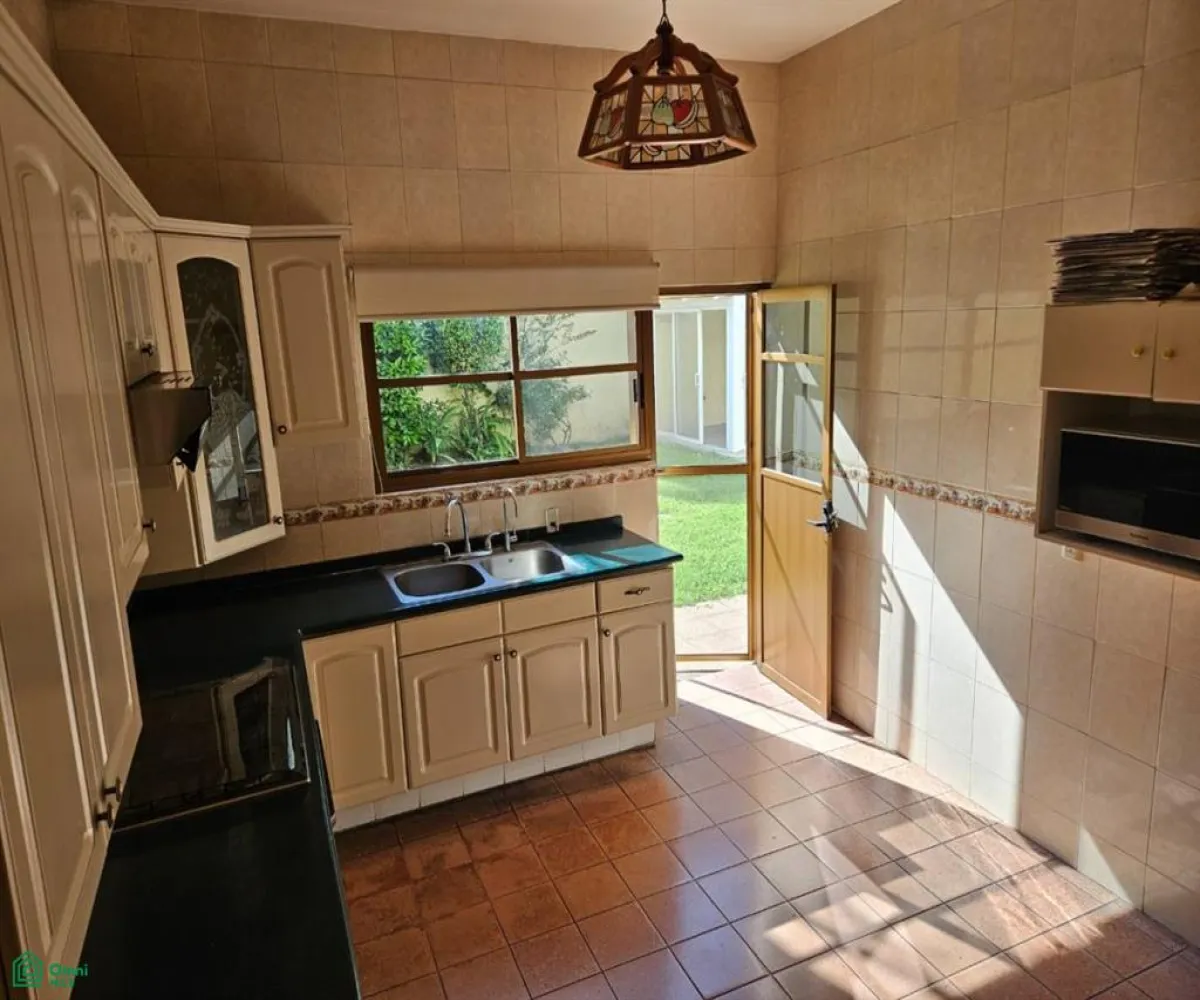 Casa En Venta,Moderna,Colonias 624, Guadalajara, Jalisco 44190, 4 Habitaciones,2 Baños,Colonias,2,MX25988850