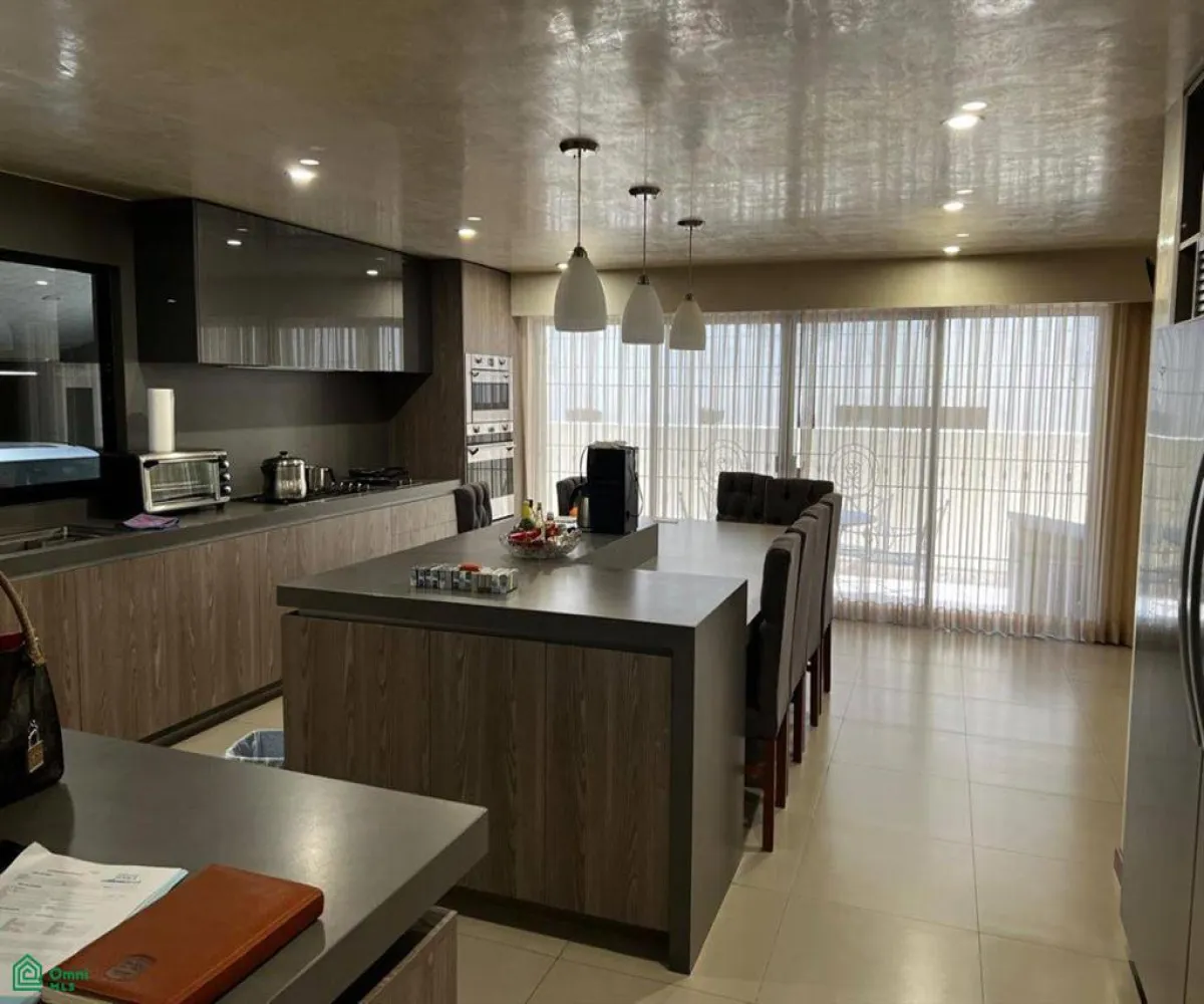 Casa En Venta,El Palomar,Paseo del Agua 192, Tlajomulco de Zuniga, Jalisco 45643, 5 Habitaciones,5 Baños,Paseo del Agua,MX25990081