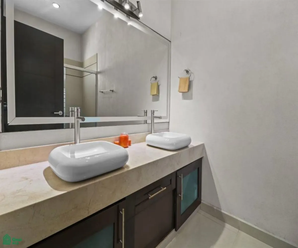 Casa En Venta,Residencial Fluvial Vallarta,Rio Cutzmala 114, Puerto Vallarta, Jalisco 48312, 4 Habitaciones,3 Baños,Rio Cutzmala,2,MX25991509