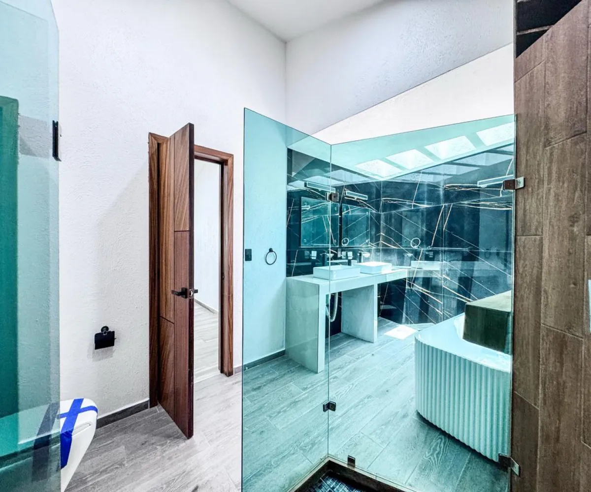 Casa En Venta,Virreyes ,Avenida Naciones Unidas S/N 5863, Zapopan, Jalisco 45110, 3 Habitaciones,4 Baños,Avenida Naciones Unidas,2,pme8OKn