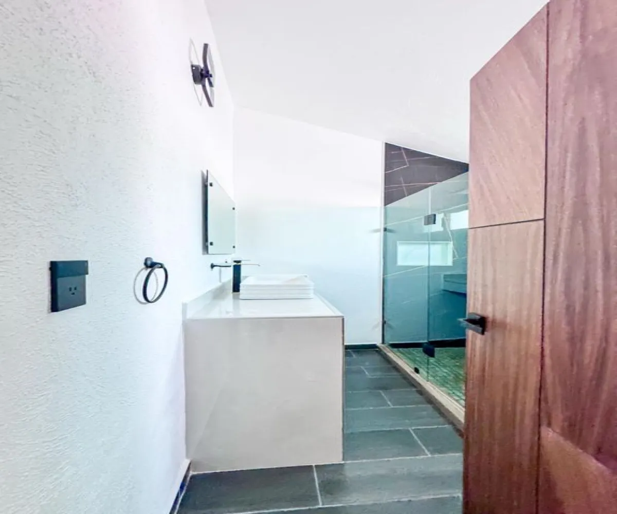 Casa En Venta,Virreyes ,Avenida Naciones Unidas S/N 5863, Zapopan, Jalisco 45110, 3 Habitaciones,4 Baños,Avenida Naciones Unidas,2,pme8OKn