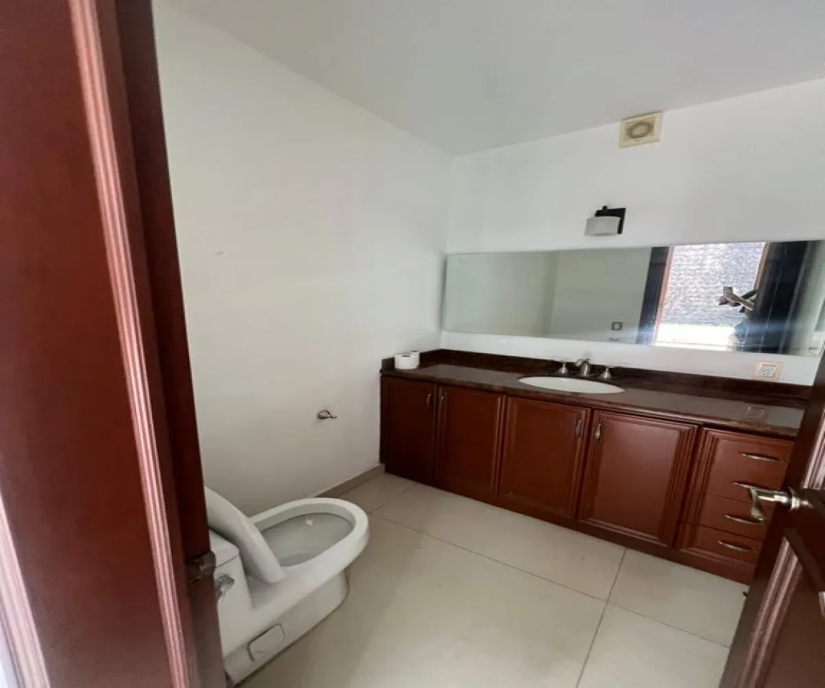 Casa En Venta,Chapalita,Los Jardines S/N, Guadalajara, Jalisco 44500, 3 Habitaciones,3 Baños,Los Jardines,1,pnbt90g