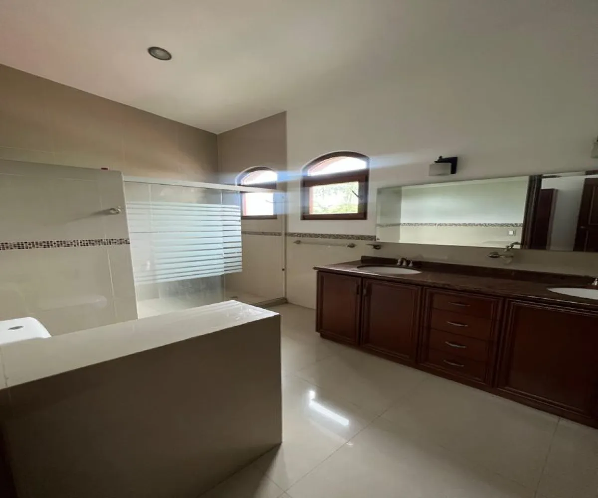 Casa En Venta,Chapalita,Los Jardines S/N, Guadalajara, Jalisco 44500, 3 Habitaciones,3 Baños,Los Jardines,1,pnbt90g