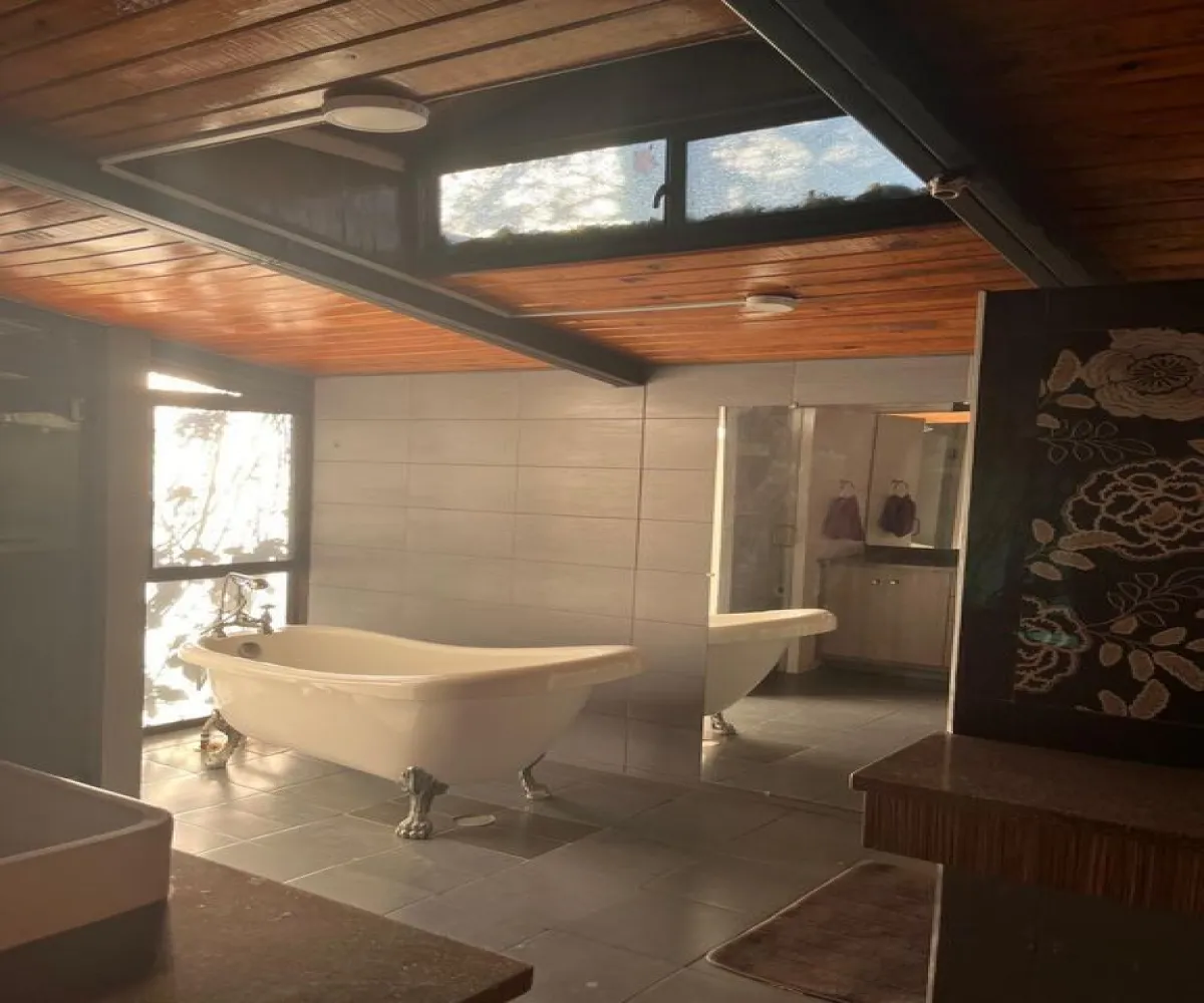 Casa En Venta,Pinar de la Venta,Paseo de la rosa morada S/N, Zapopan, Jalisco 45221, 3 Habitaciones,3 Baños,Paseo de la rosa morada,1,pqmbmTa