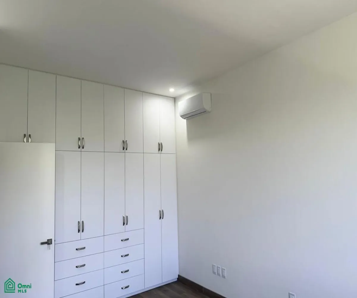 Casa En Venta,Fraccionamiento El Alcázar (Casa Fuerte),Baluarte 93, Tlajomulco de Zuniga, Jalisco 45645, 4 Habitaciones,3 Baños,Baluarte,2,MX25995537