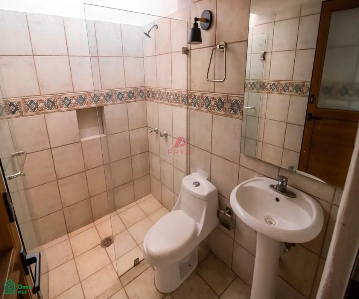 Casa En Venta,Fraccionamiento Ladrón de Guevara,LADRON DE GUEVARA S/N, Guadalajara, Jalisco 44690,1 Baño,LADRON DE GUEVARA,MX25996226