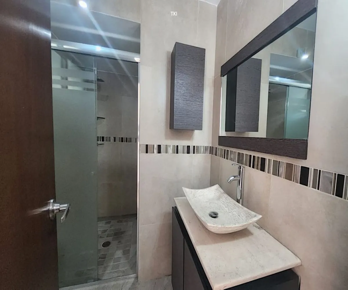 Casa En Venta,Santa Elena Alcalde,Calle Jerez 2477, Guadalajara, Jalisco 44220, 5 Habitaciones,3 Baños,Calle Jerez,2,pPn8EWT