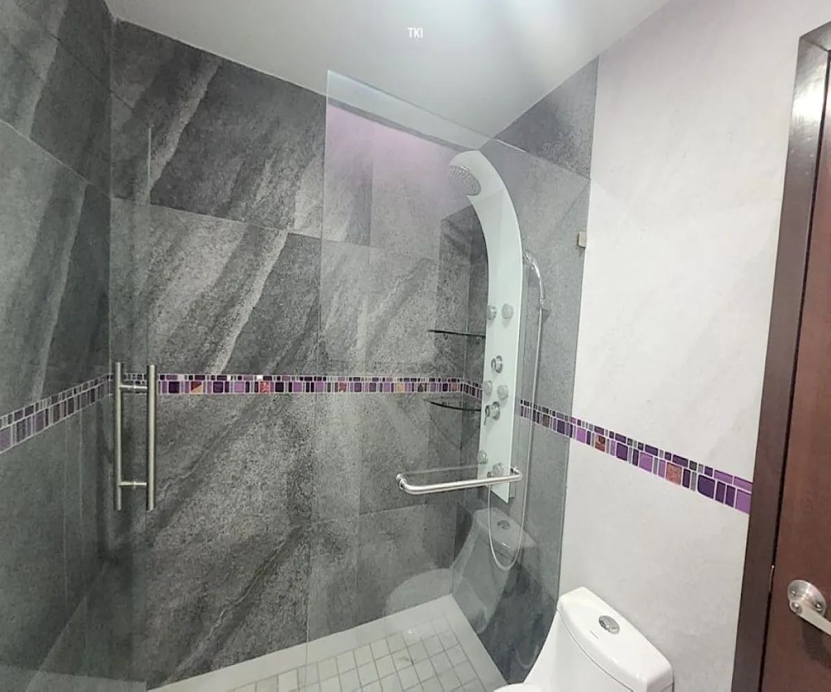 Casa En Venta,Santa Elena Alcalde,Calle Jerez 2477, Guadalajara, Jalisco 44220, 5 Habitaciones,3 Baños,Calle Jerez,2,pPn8EWT