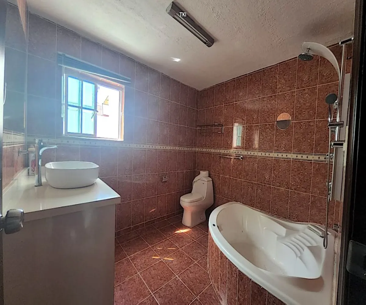Casa En Venta,Santa Elena Alcalde,Calle Jerez 2477, Guadalajara, Jalisco 44220, 5 Habitaciones,3 Baños,Calle Jerez,2,pPn8EWT