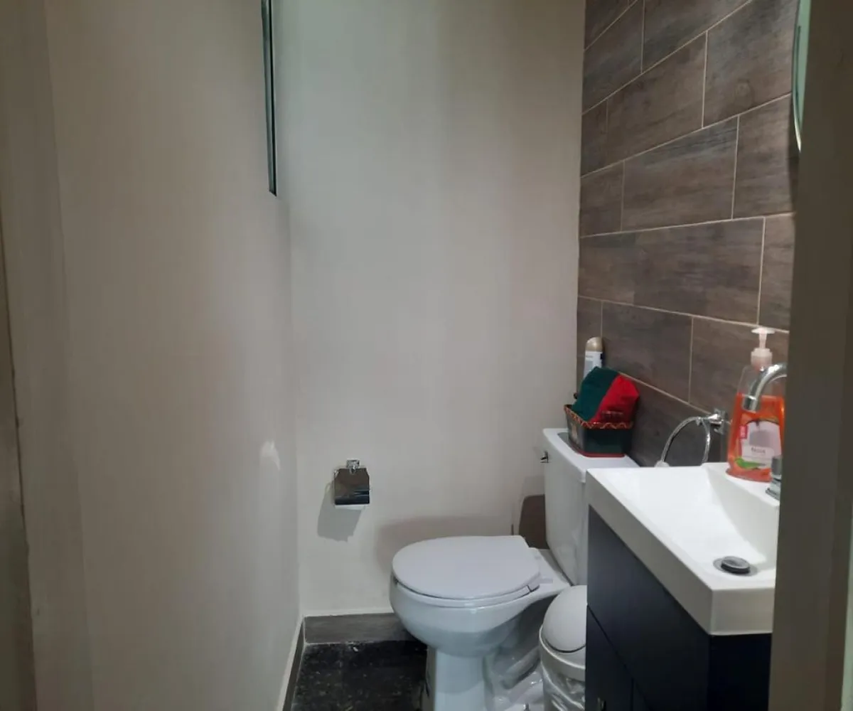 Casa En Venta,Jardines de Guadalupe,Estudiantes 4740, Zapopan, Jalisco 45030, 4 Habitaciones,2 Baños,Estudiantes,1,pJ18Frj