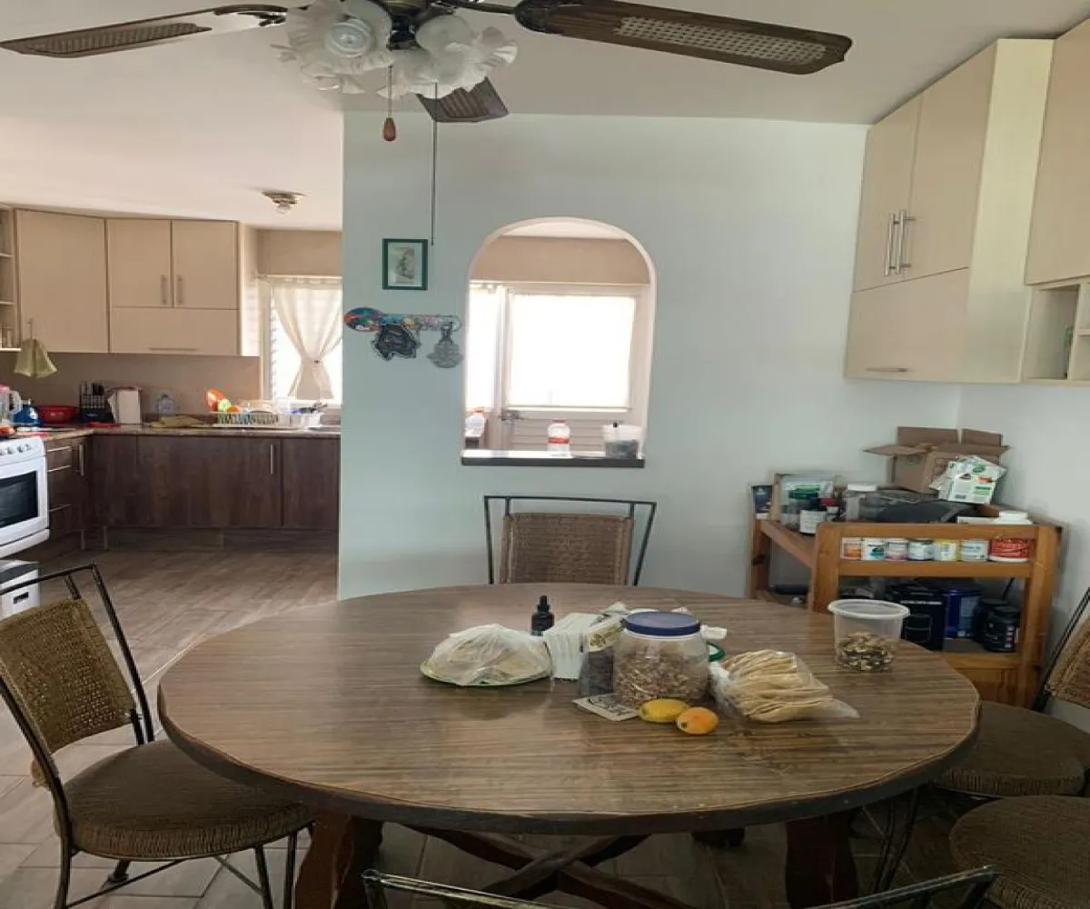 Casa En Venta,Jardines de Guadalupe,Estudiantes 4740, Zapopan, Jalisco 45030, 4 Habitaciones,2 Baños,Estudiantes,1,pJ18Frj