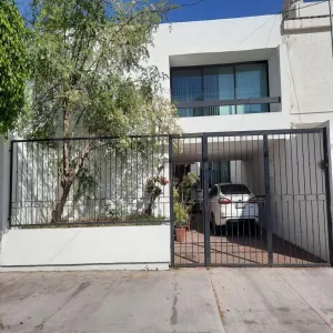 Casa En Venta,Jardines de Guadalupe,Estudiantes 4740, Zapopan, Jalisco 45030, 4 Habitaciones,2 Baños,Estudiantes,1,pJ18Frj