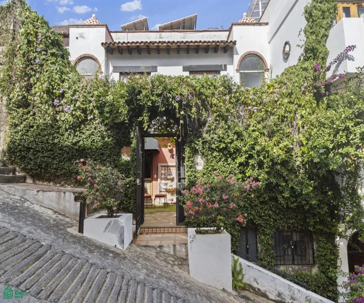 Casa En Venta,Puerto Vallarta Centro,Miramar 585, Puerto Vallarta, Jalisco 48300, 7 Habitaciones,9 Baños,Miramar,3,MX23997381