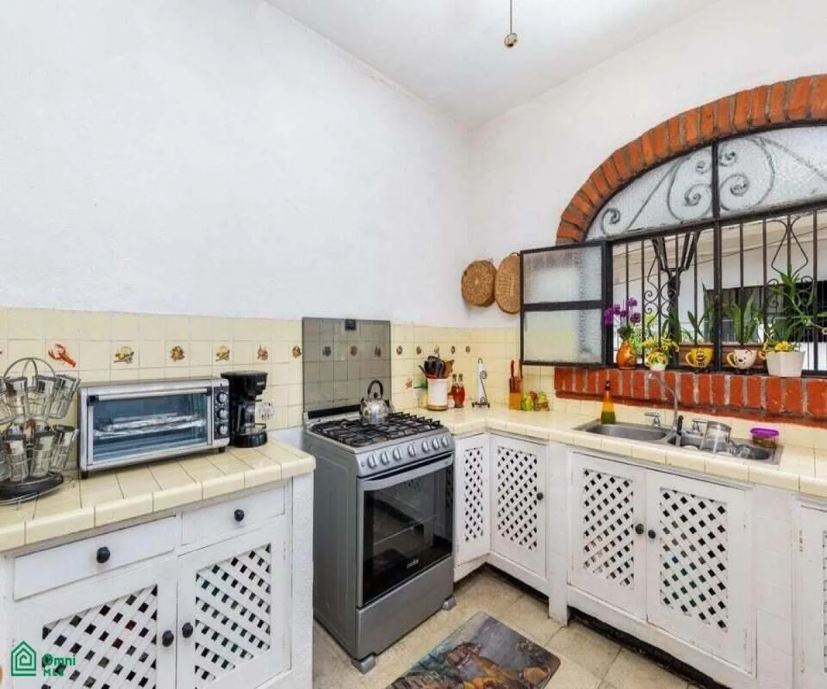 Casa En Venta,Puerto Vallarta Centro,Calle Guadalupe Sanchez 880, Puerto Vallarta, Jalisco 48300, 9 Habitaciones,8 Baños,Calle Guadalupe Sanchez,3,MX25998294
