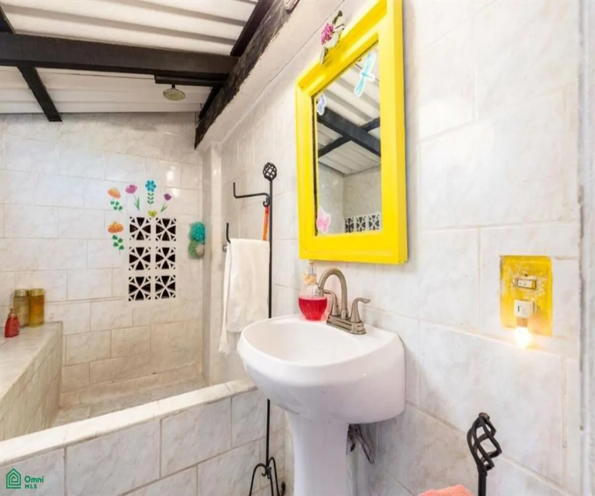 Casa En Venta,Puerto Vallarta Centro,Calle Guadalupe Sanchez 880, Puerto Vallarta, Jalisco 48300, 9 Habitaciones,8 Baños,Calle Guadalupe Sanchez,3,MX25998294