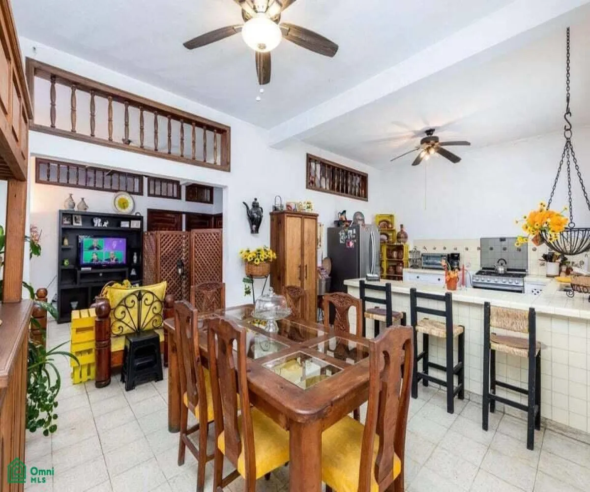 Casa En Venta,Puerto Vallarta Centro,Calle Guadalupe Sanchez 880, Puerto Vallarta, Jalisco 48300, 9 Habitaciones,8 Baños,Calle Guadalupe Sanchez,3,MX25998294