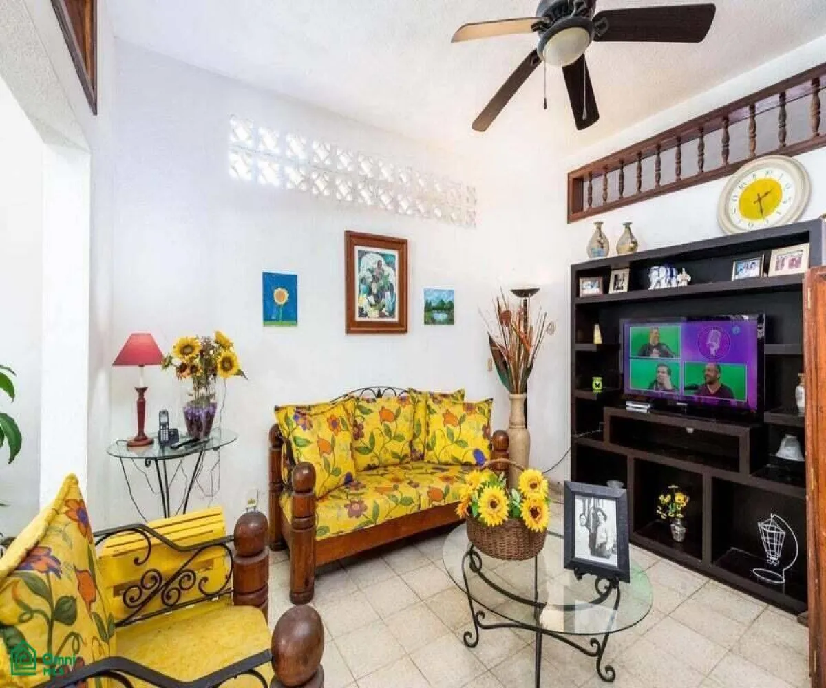 Casa En Venta,Puerto Vallarta Centro,Calle Guadalupe Sanchez 880, Puerto Vallarta, Jalisco 48300, 9 Habitaciones,8 Baños,Calle Guadalupe Sanchez,3,MX25998294