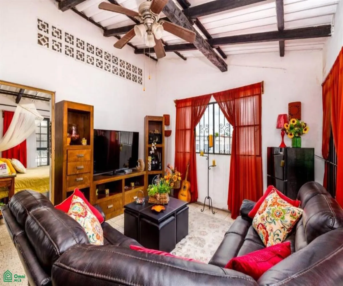 Casa En Venta,Puerto Vallarta Centro,Calle Guadalupe Sanchez 880, Puerto Vallarta, Jalisco 48300, 9 Habitaciones,8 Baños,Calle Guadalupe Sanchez,3,MX25998294