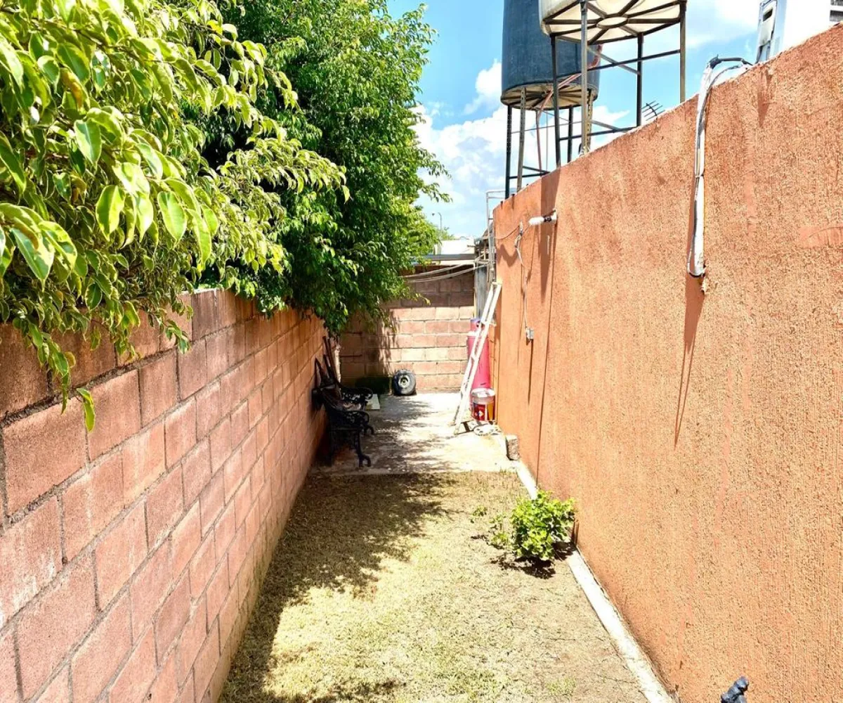Casa En Venta,Paseo de los Agaves,El Refugio S/N, Tlajomulco de Zúñiga, Jalisco 45640, 2 Habitaciones,1 Baño,El Refugio,1,p8gCiQb Casa En Venta,Paseo de los Agaves,El Refugio S/N, Tlajomulco de Zúñiga, Jalisco 45640, 2 Habitaciones,1 Baño,El Refugio,1,p8gCiQb