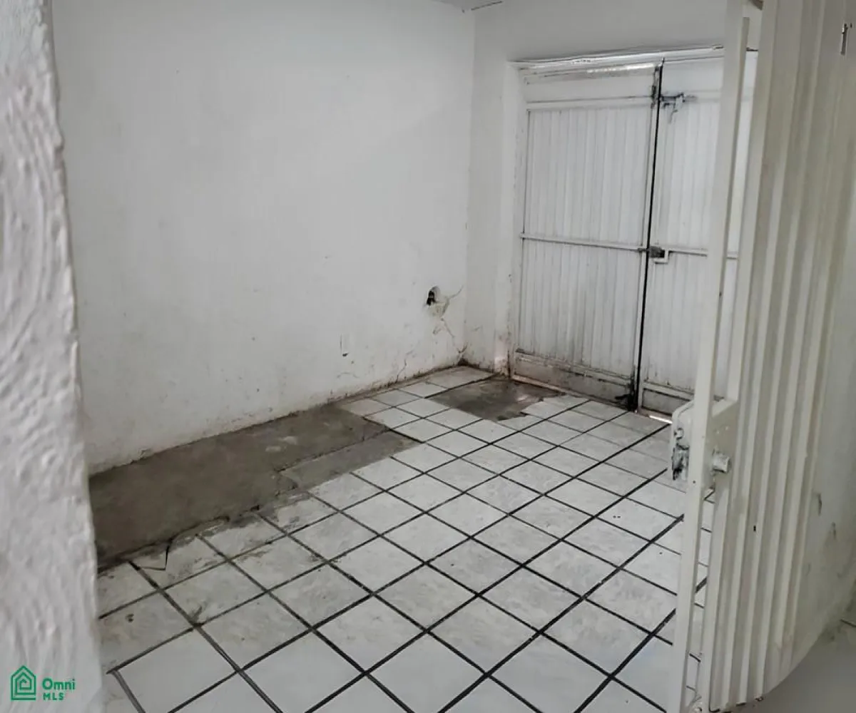Casa En Venta,Barrio Santa Teresita,Enrique Díaz de León Norte 561, Guadalajara, Jalisco 44200, 3 Habitaciones,1 Baño,Enrique Díaz de León Norte,2,MX251010685 Casa En Venta,Barrio Santa Teresita,Enrique Díaz de León Norte 561, Guadalajara, Jalisco 44200, 3 Habitaciones,1 Baño,Enrique Díaz de León Norte,2,MX251010685