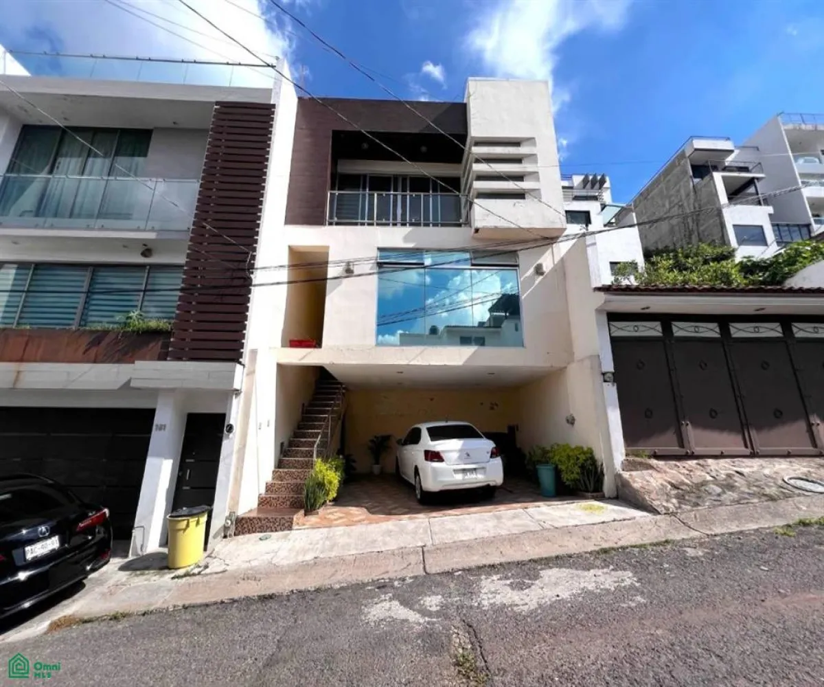 Casa En Renta,El Tapatío,Congreso de Chilpancingo 173, Tlaquepaque, Jalisco 45588, 3 Habitaciones,3 Baños,Congreso de Chilpancingo,2,MX251011217