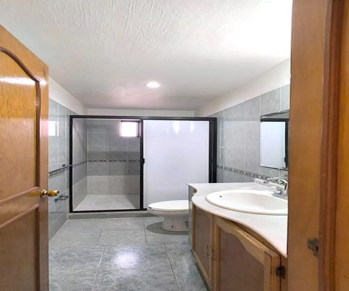 Casa En Venta,Lomas del Country,Calle Jaime Nunó 1693, Guadalajara, Jalisco 44610, 5 Habitaciones,3 Baños,Calle Jaime Nunó,2,pghyl1L