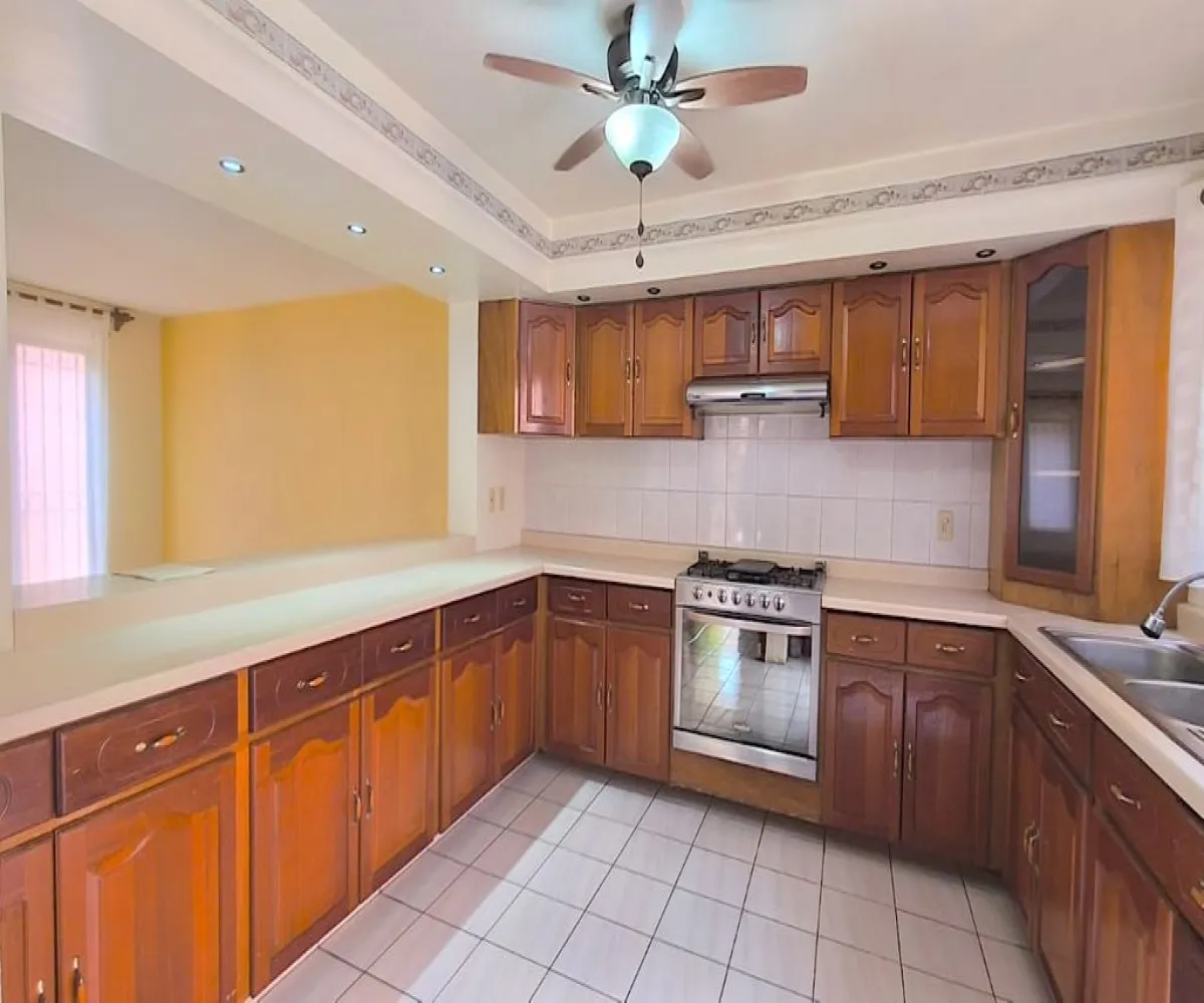 Casa En Venta,Lomas del Country,Calle Jaime Nunó 1693, Guadalajara, Jalisco 44610, 5 Habitaciones,3 Baños,Calle Jaime Nunó,2,pghyl1L