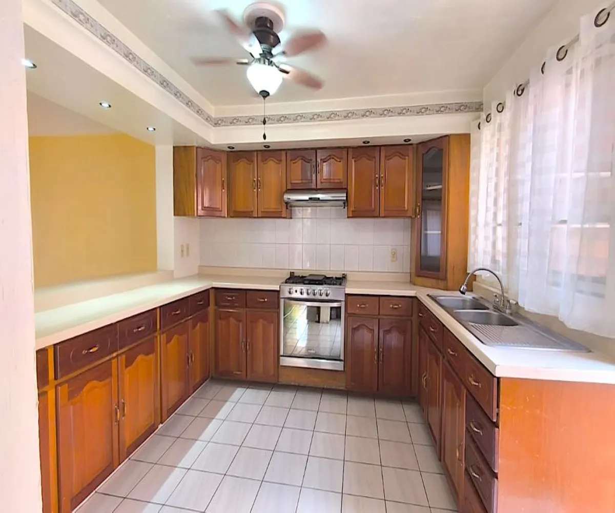 Casa En Venta,Lomas del Country,Calle Jaime Nunó 1693, Guadalajara, Jalisco 44610, 5 Habitaciones,3 Baños,Calle Jaime Nunó,2,pghyl1L