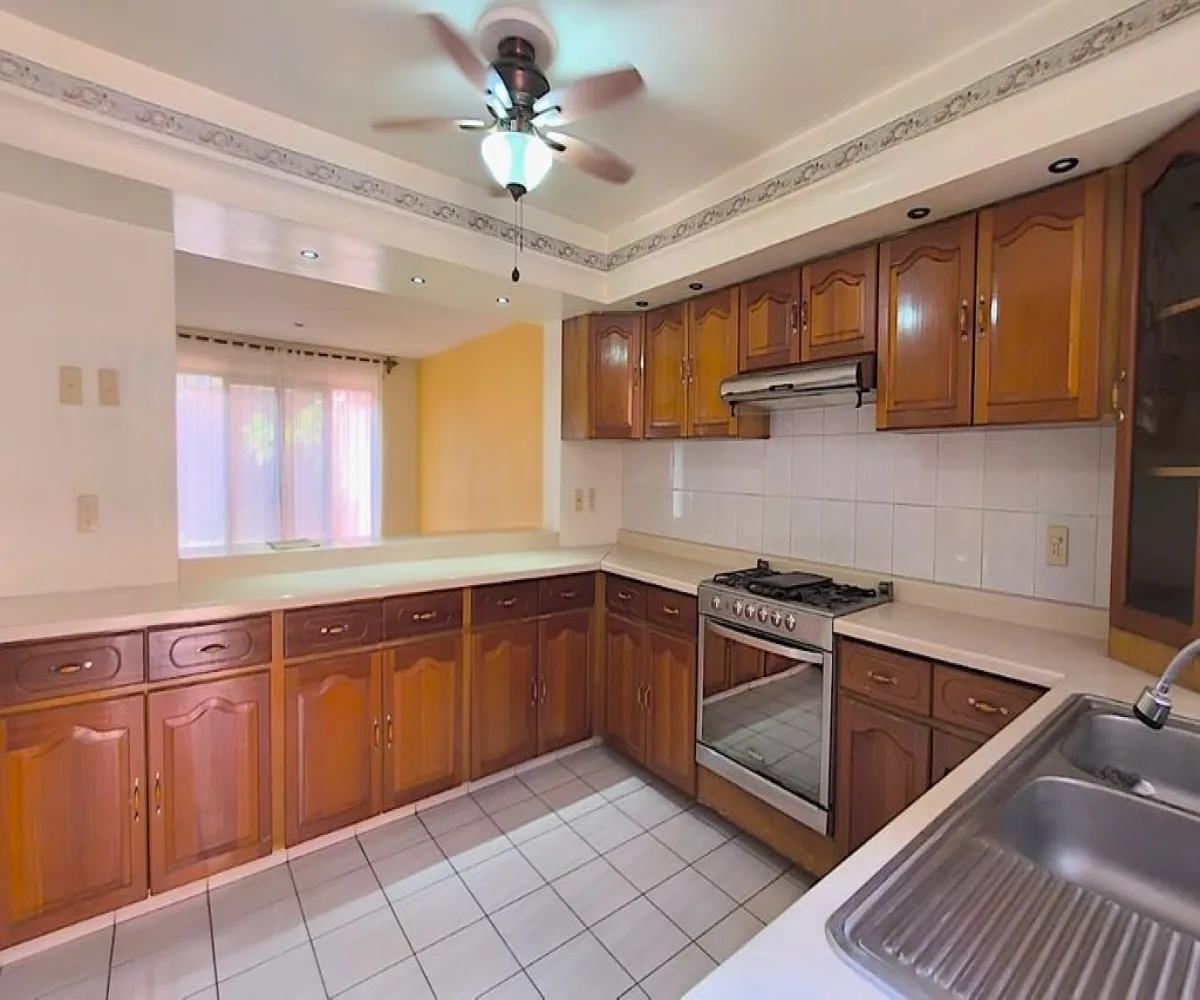 Casa En Venta,Lomas del Country,Calle Jaime Nunó 1693, Guadalajara, Jalisco 44610, 5 Habitaciones,3 Baños,Calle Jaime Nunó,2,pghyl1L