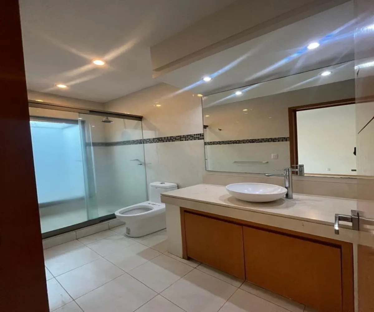 Casa En Venta,Valle Real,Paseo de los valles S/N, Zapopan, Jalisco 45019, 5 Habitaciones,5 Baños,Paseo de los valles,1,pUZMNcn