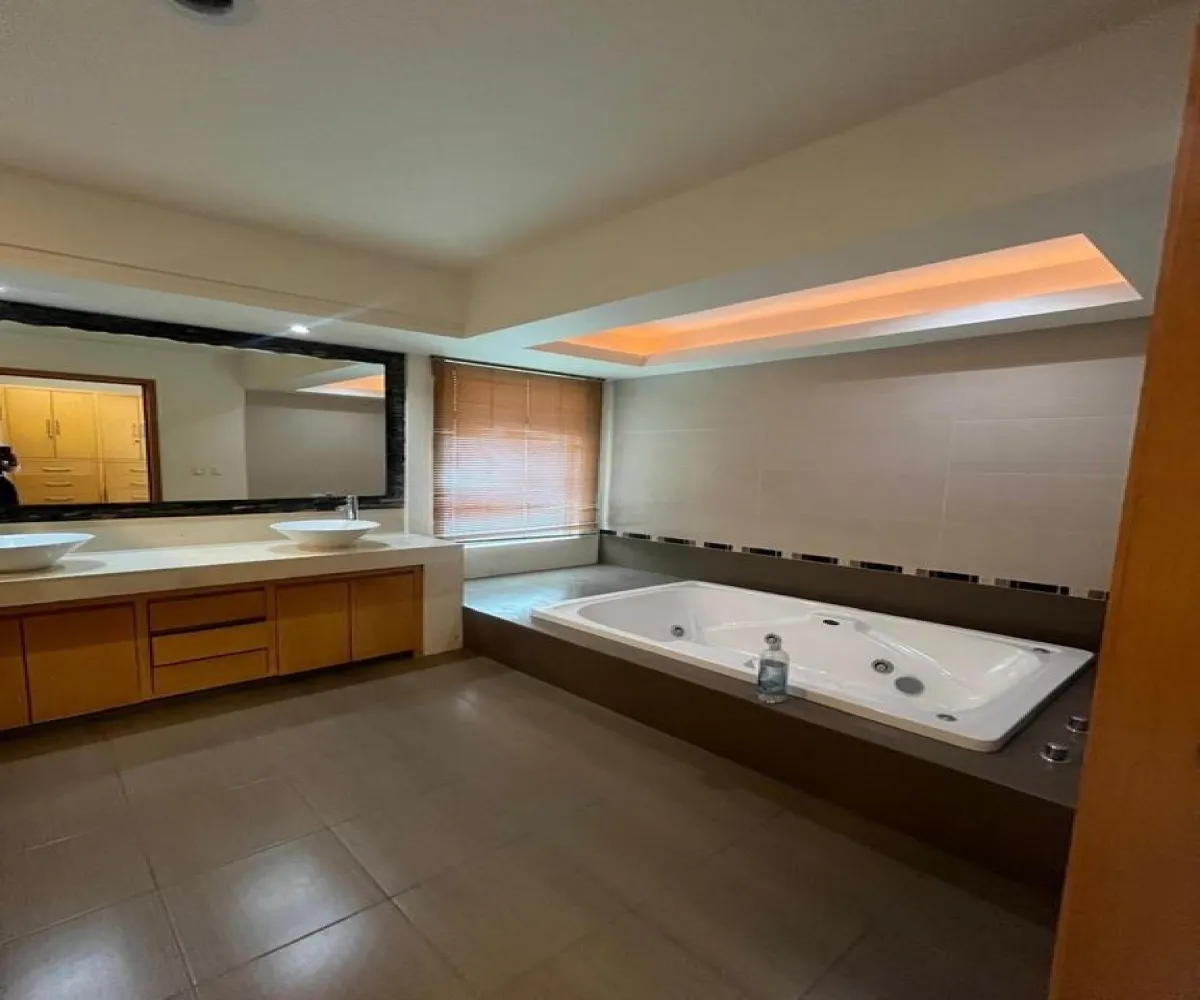 Casa En Venta,Valle Real,Paseo de los valles S/N, Zapopan, Jalisco 45019, 5 Habitaciones,5 Baños,Paseo de los valles,1,pUZMNcn