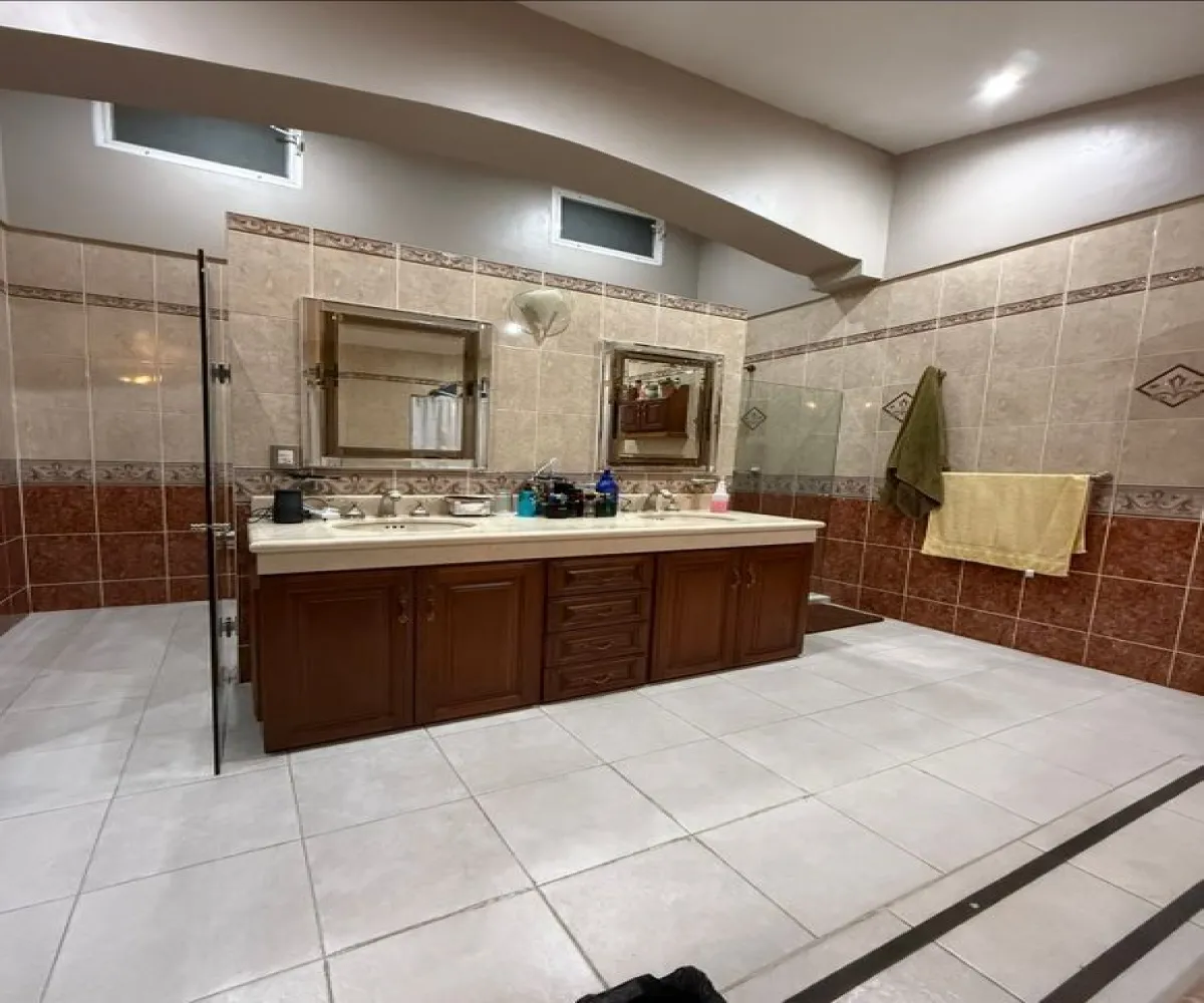 Casa En Venta,Virreyes,Paseo virreyes condolió 9 7, Zapopan, Jalisco 45117, 4 Habitaciones,4 Baños,Paseo virreyes ,4,pakfjZX