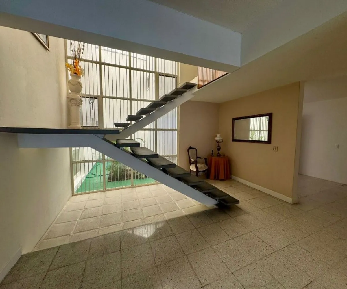 Casa En Venta,Vallarta Norte,Calle Juana de Arco 131, Guadalajara, Jalisco 44690, 6 Habitaciones,3 Baños,Calle Juana de Arco,2,pZY4OyM