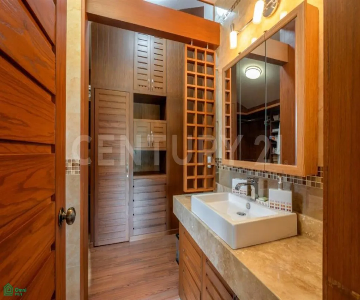 Casa En Venta,Bugambilias,avenida azaleas 528, Zapopan, Jalisco 45230, 3 Habitaciones,4 Baños,avenida azaleas,3,MX251013627