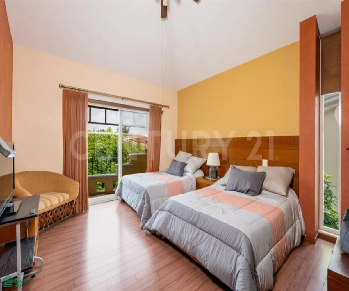 Casa En Venta,Bugambilias,avenida azaleas 528, Zapopan, Jalisco 45230, 3 Habitaciones,4 Baños,avenida azaleas,3,MX251013627