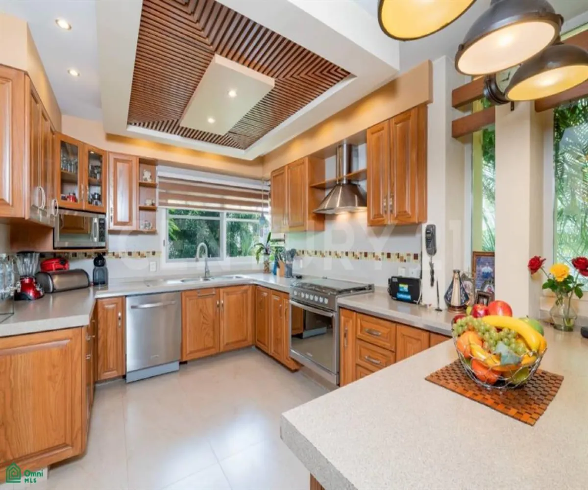 Casa En Venta,Bugambilias,avenida azaleas 528, Zapopan, Jalisco 45230, 3 Habitaciones,4 Baños,avenida azaleas,3,MX251013627