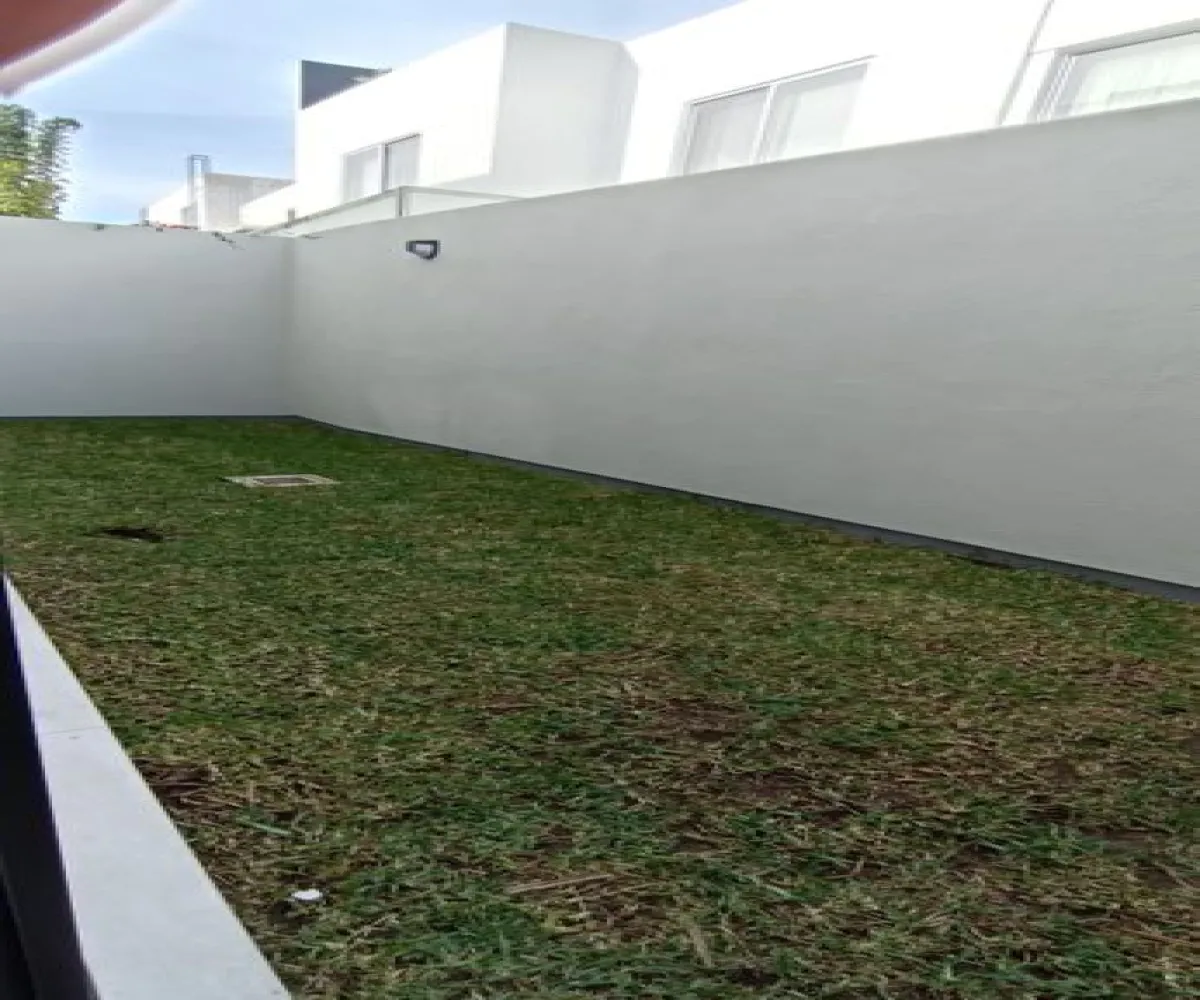 Casa En Venta,Santillana,Avenida Paseo de La Luna coto 2 C21, Zapopan, Jalisco 45019, 5 Habitaciones,5 Baños,Avenida Paseo de La Luna,3,pC4X1SN