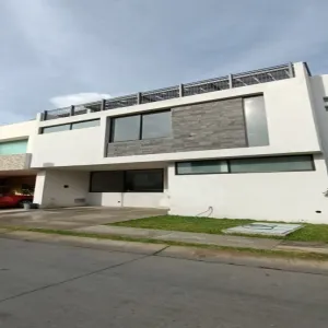 Casa En Venta,Santillana,Avenida Paseo de La Luna coto 2 C21, Zapopan, Jalisco 45019, 5 Habitaciones,5 Baños,Avenida Paseo de La Luna,3,pC4X1SN