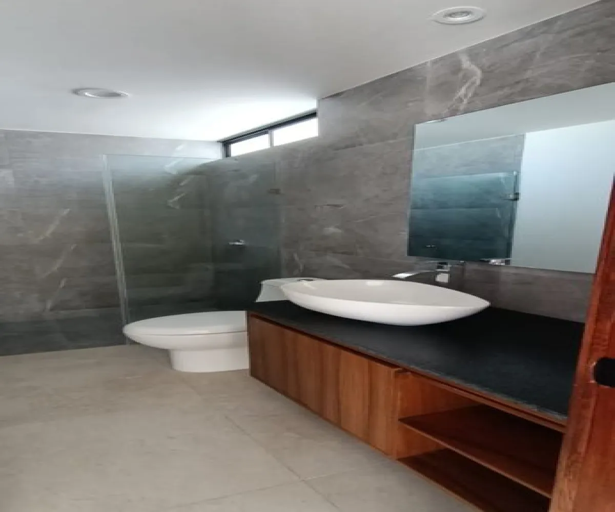 Casa En Venta,Santillana,Avenida Paseo de La Luna coto 2 C21, Zapopan, Jalisco 45019, 5 Habitaciones,5 Baños,Avenida Paseo de La Luna,3,pC4X1SN