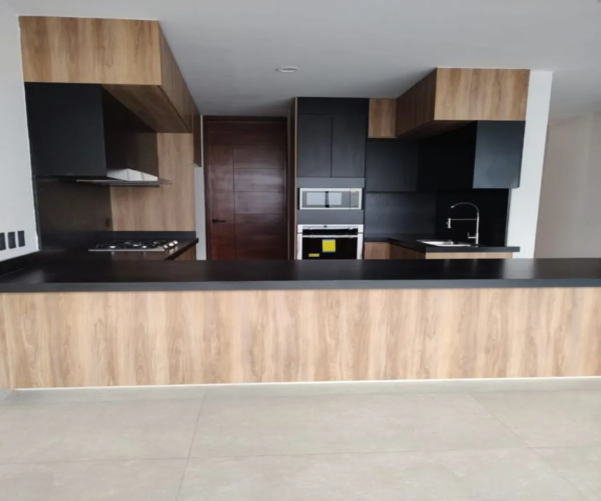 Casa En Venta,Santillana,Avenida Paseo de La Luna coto 2 C21, Zapopan, Jalisco 45019, 5 Habitaciones,5 Baños,Avenida Paseo de La Luna,3,pC4X1SN