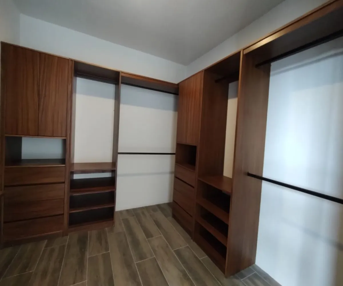 Casa En Venta,Santillana,Avenida Paseo de La Luna coto 2 C21, Zapopan, Jalisco 45019, 5 Habitaciones,5 Baños,Avenida Paseo de La Luna,3,pC4X1SN