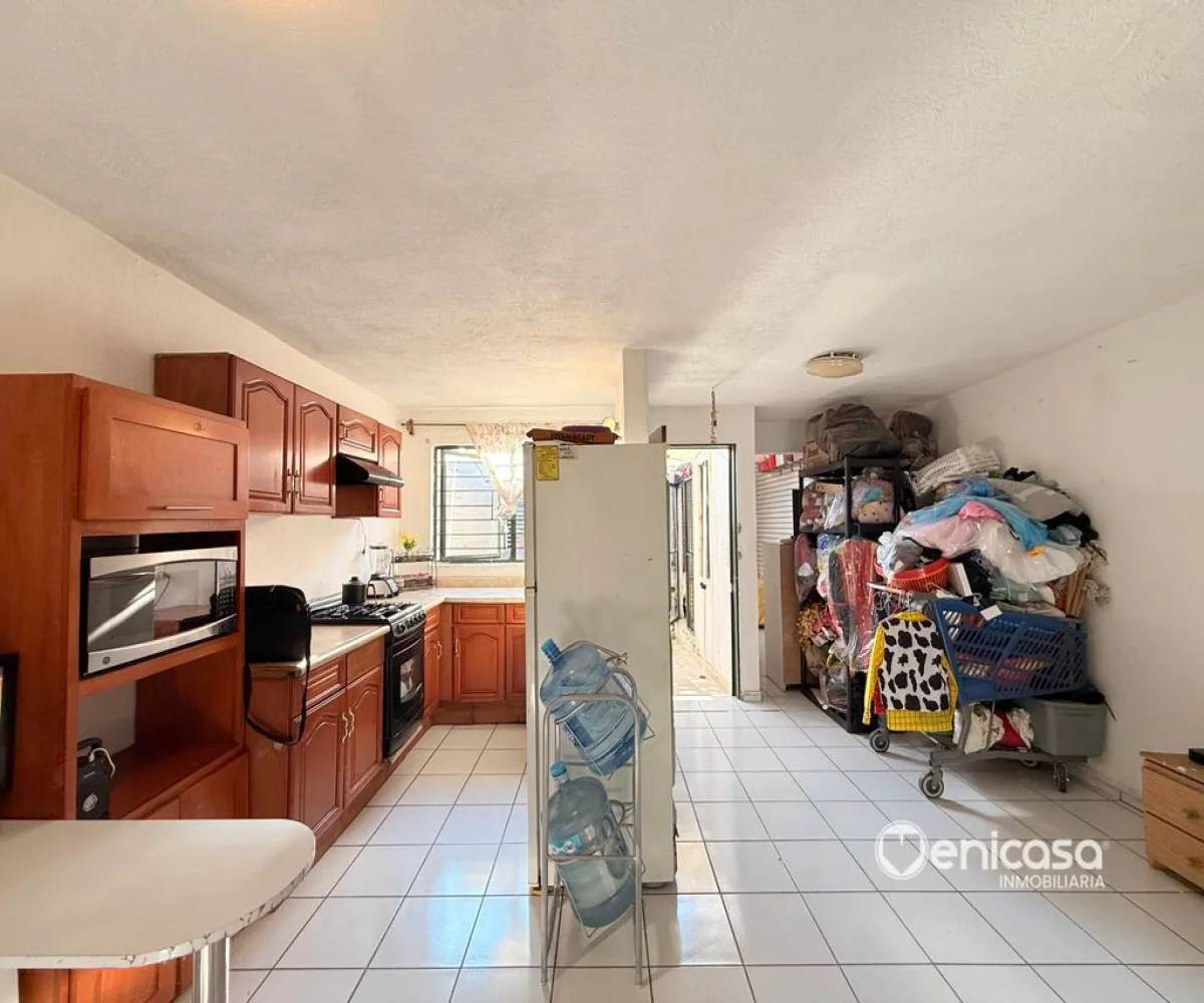 Casa En Venta,Parques de Santa María,Calle Bahía de Pelícanos 1, San Pedro Tlaquepaque, Jalisco 45609, 2 Habitaciones,1 Baño,Calle Bahía de Pelícanos,1,p0WuxGz