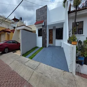 Casa En Venta,La Palmita,Avenida Obreros de Cananea 1556, Zapopan, Jalisco 45180, 4 Habitaciones,3 Baños,Avenida Obreros de Cananea,2,p3Fyfpc