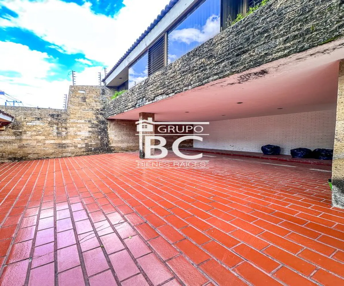 Casa En Venta,Lomas de Guevara,Avenida Manuel Acuña 2704, Guadalajara, Jalisco 44657, 4 Habitaciones,4 Baños,Avenida Manuel Acuña,1,puhAXnd