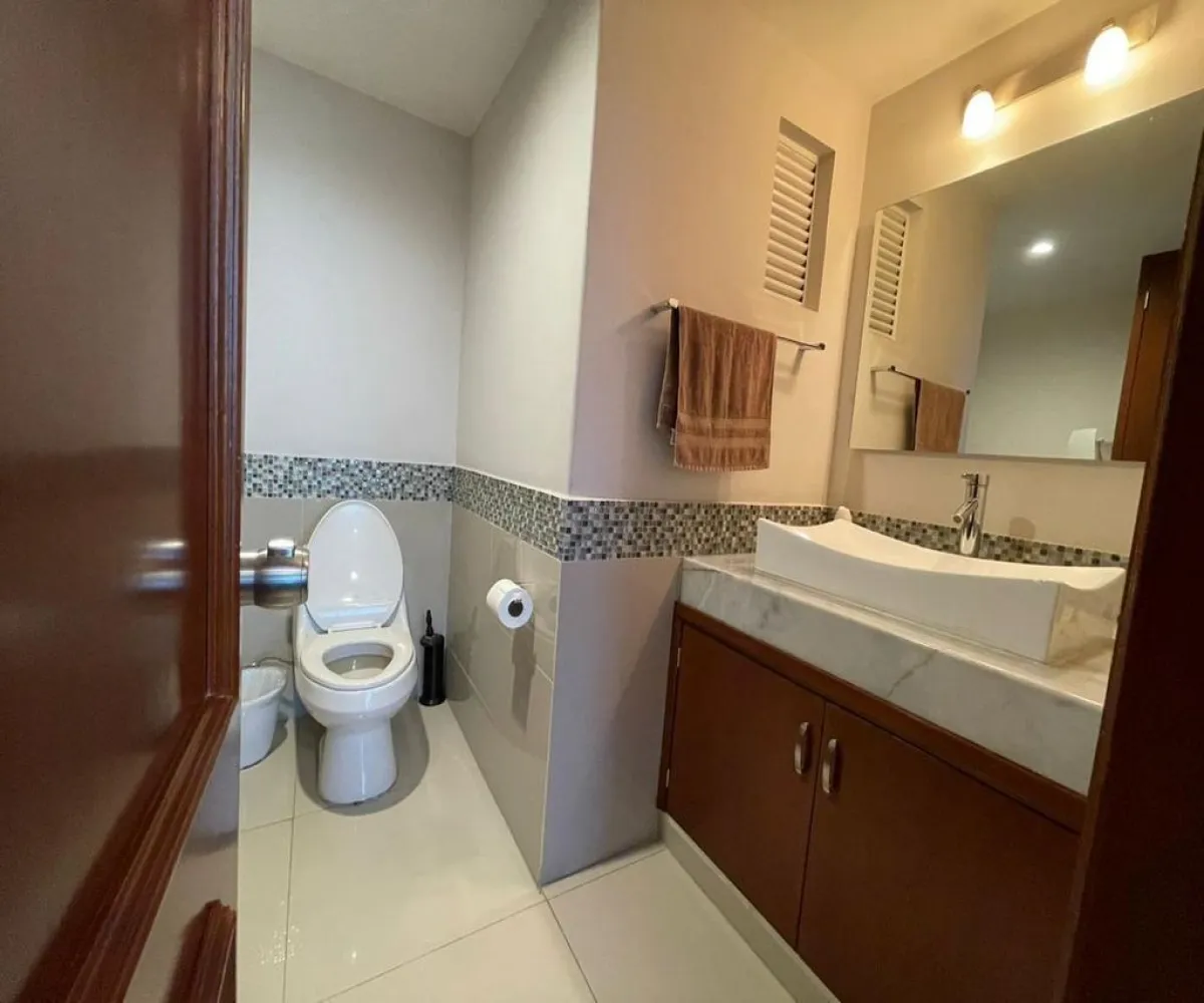 Oficina En Renta,Jardines del Bosque,Calzada Lázaro Cárdenas 2850, Guadalajara, Jalisco 44520,2 Baños,Calzada Lázaro Cárdenas,1,plqvBQX