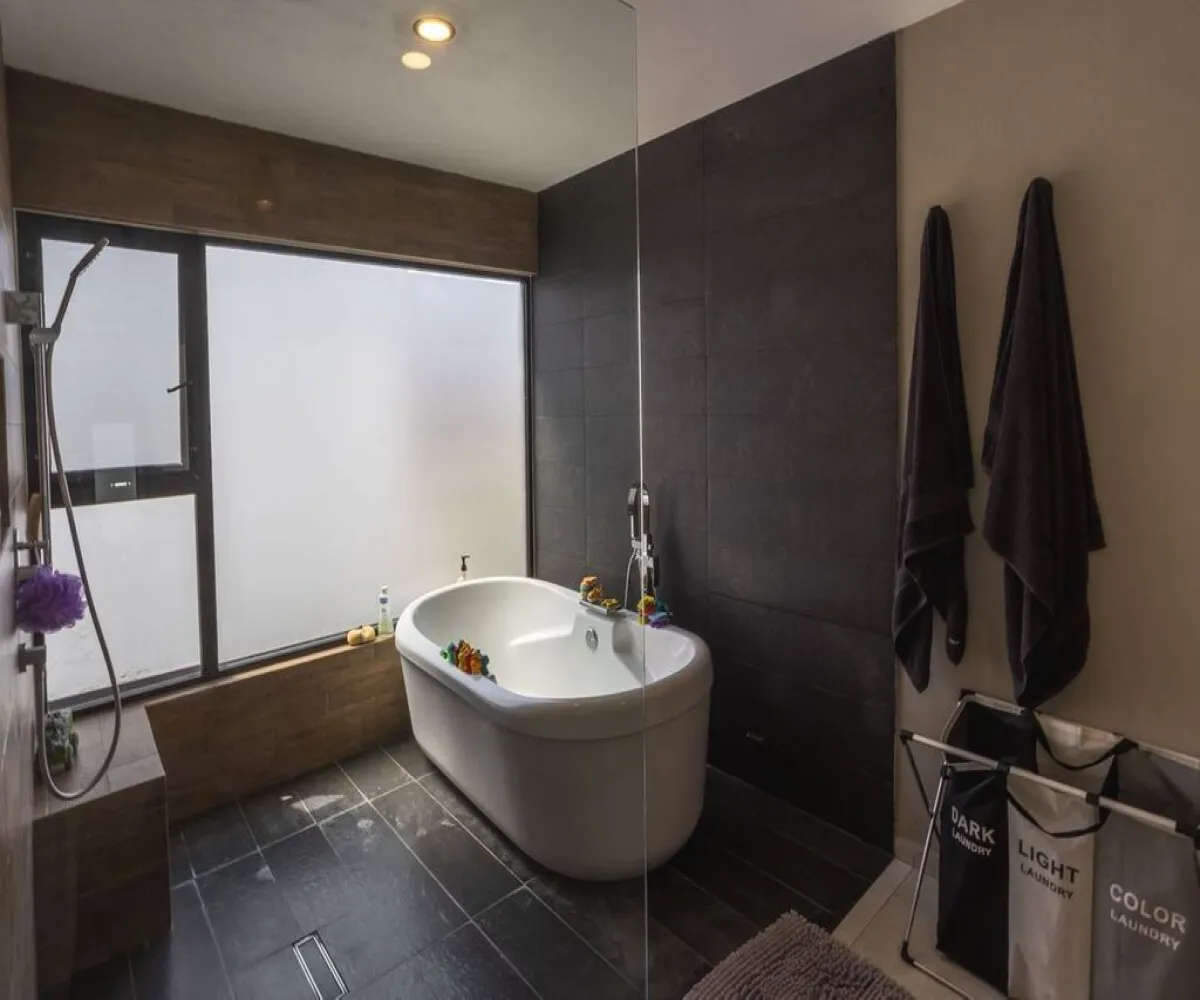 Casa En Venta,Victoria,Turmalina 2932, Zapopan, Jalisco 45089, 3 Habitaciones,3 Baños,Turmalina,2,pgd499F